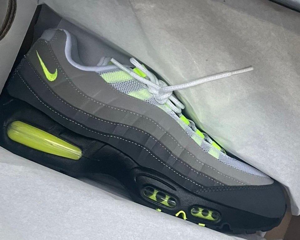 Air Max 95 Neon 2025 vs. 2020 – What’s Changed & Which One Is Better?