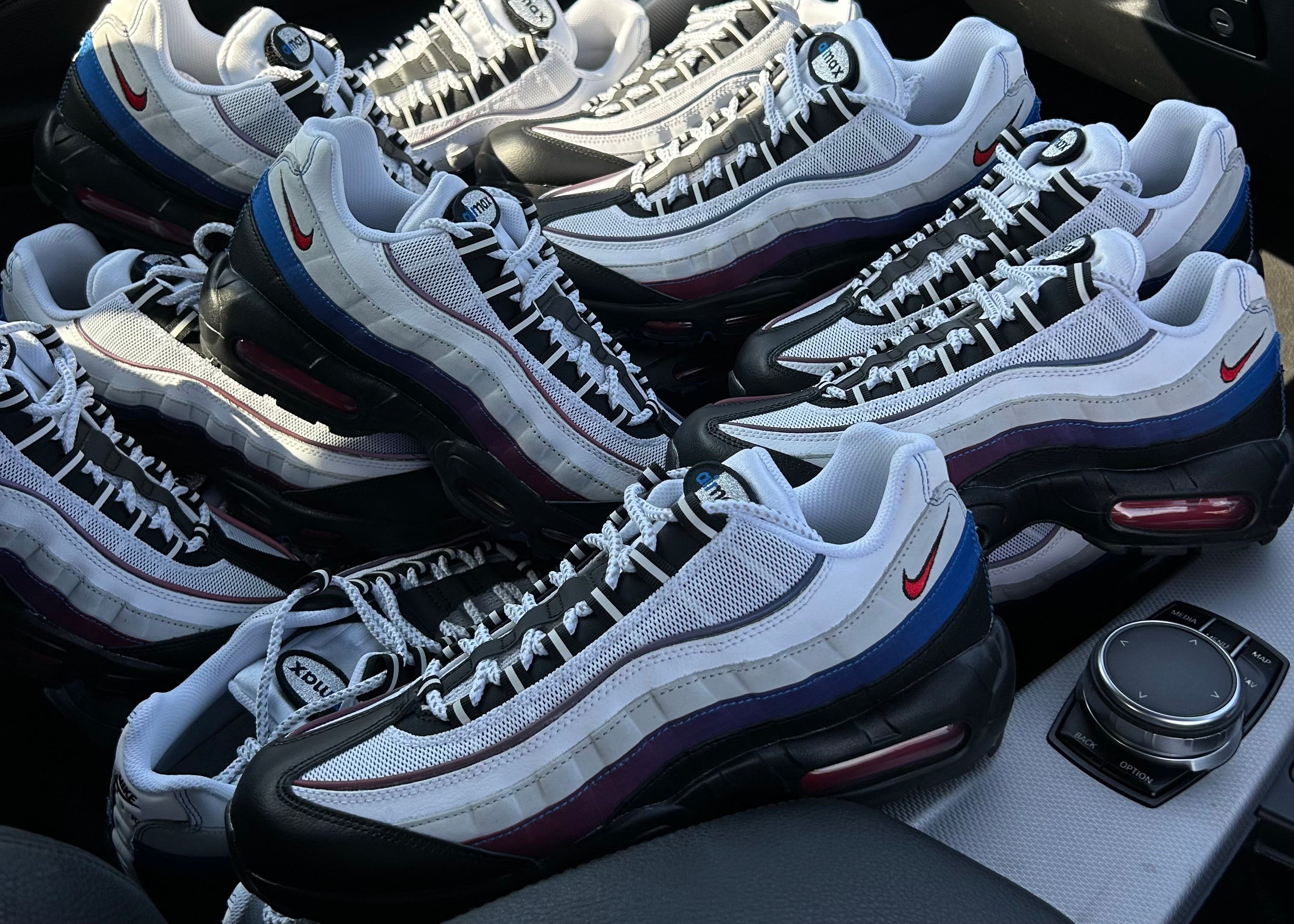 Closer Look: Nike Airmax 95 Toronto Blue Jays