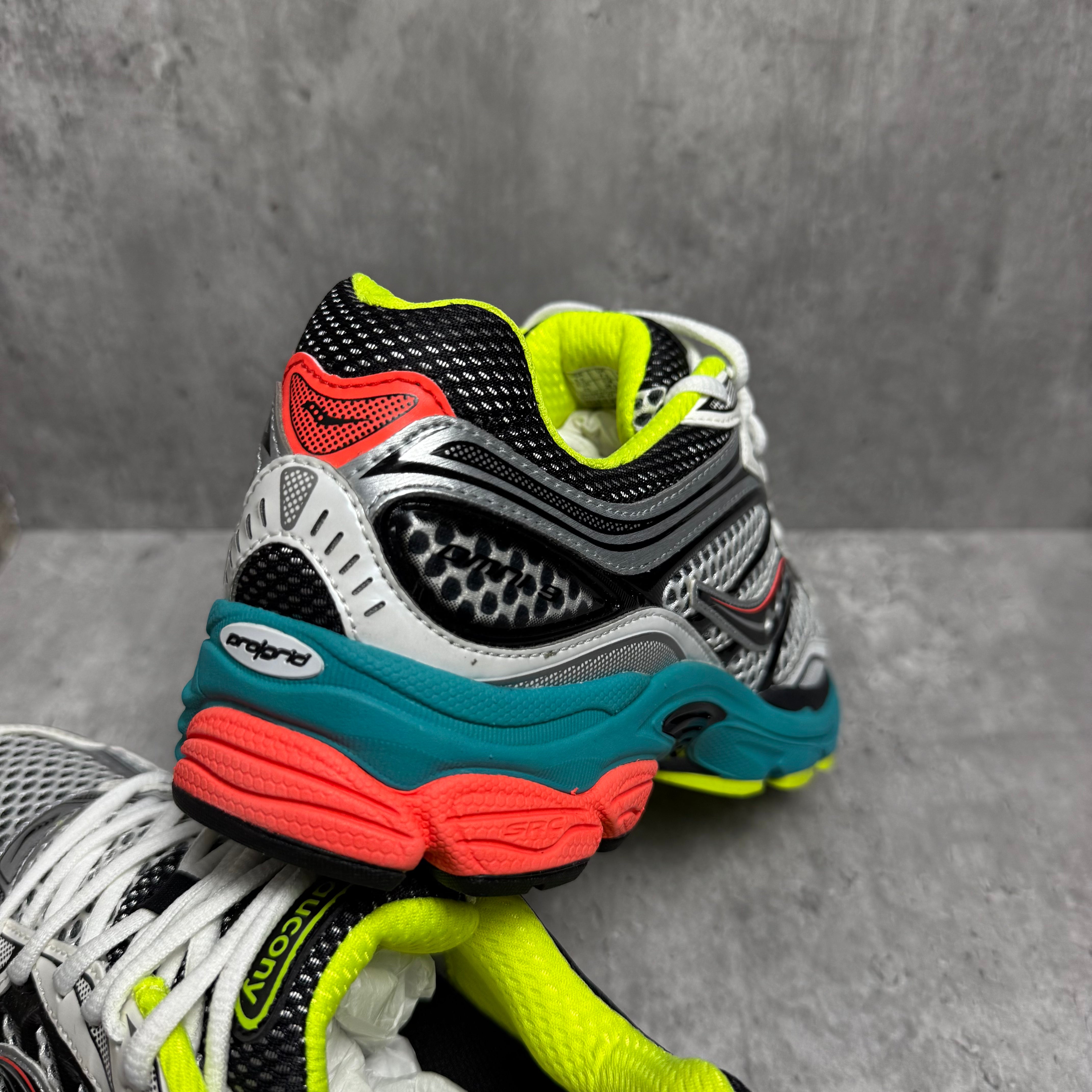 Saucony Pro Grid Omni 9 Mutant