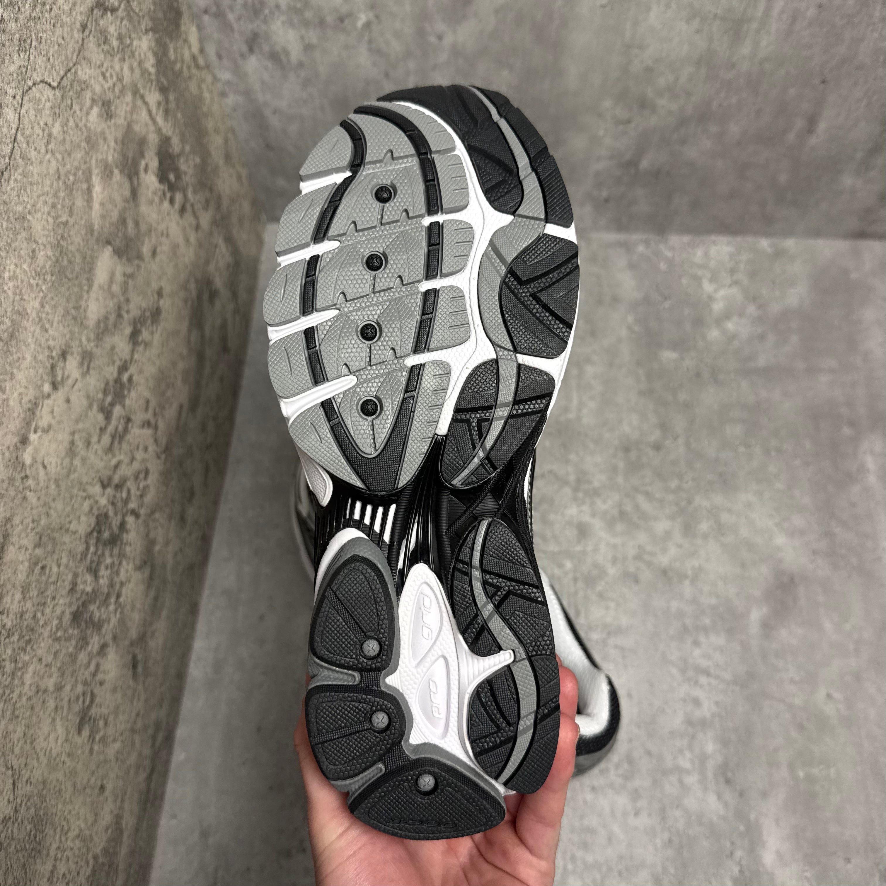 Saucony Pro Grid Omni 9 Silver