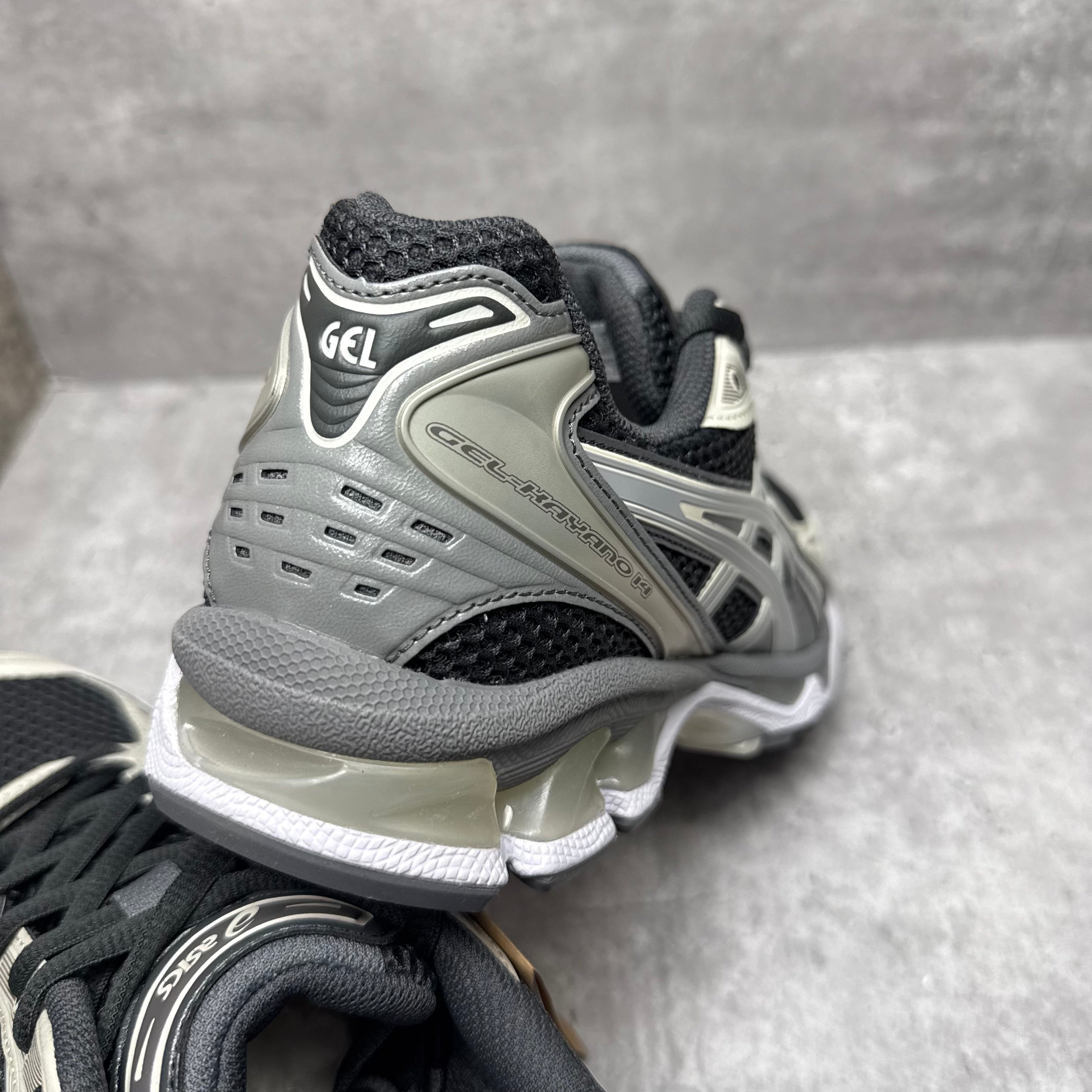 ASICS Gel-Kayano 14 Obsidian / Cement Grey