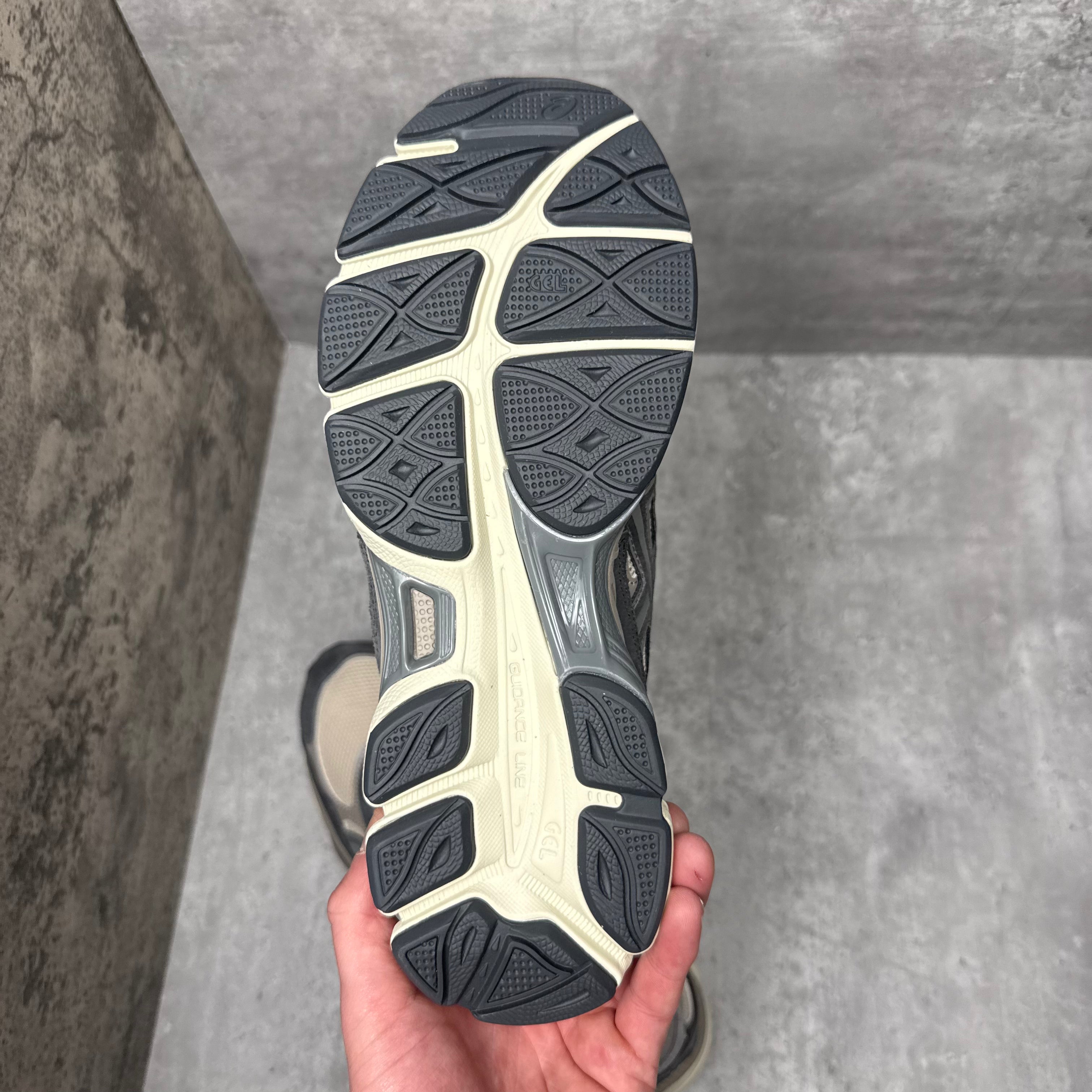 ASICS Gel NYC Oatmeal / Obsidian