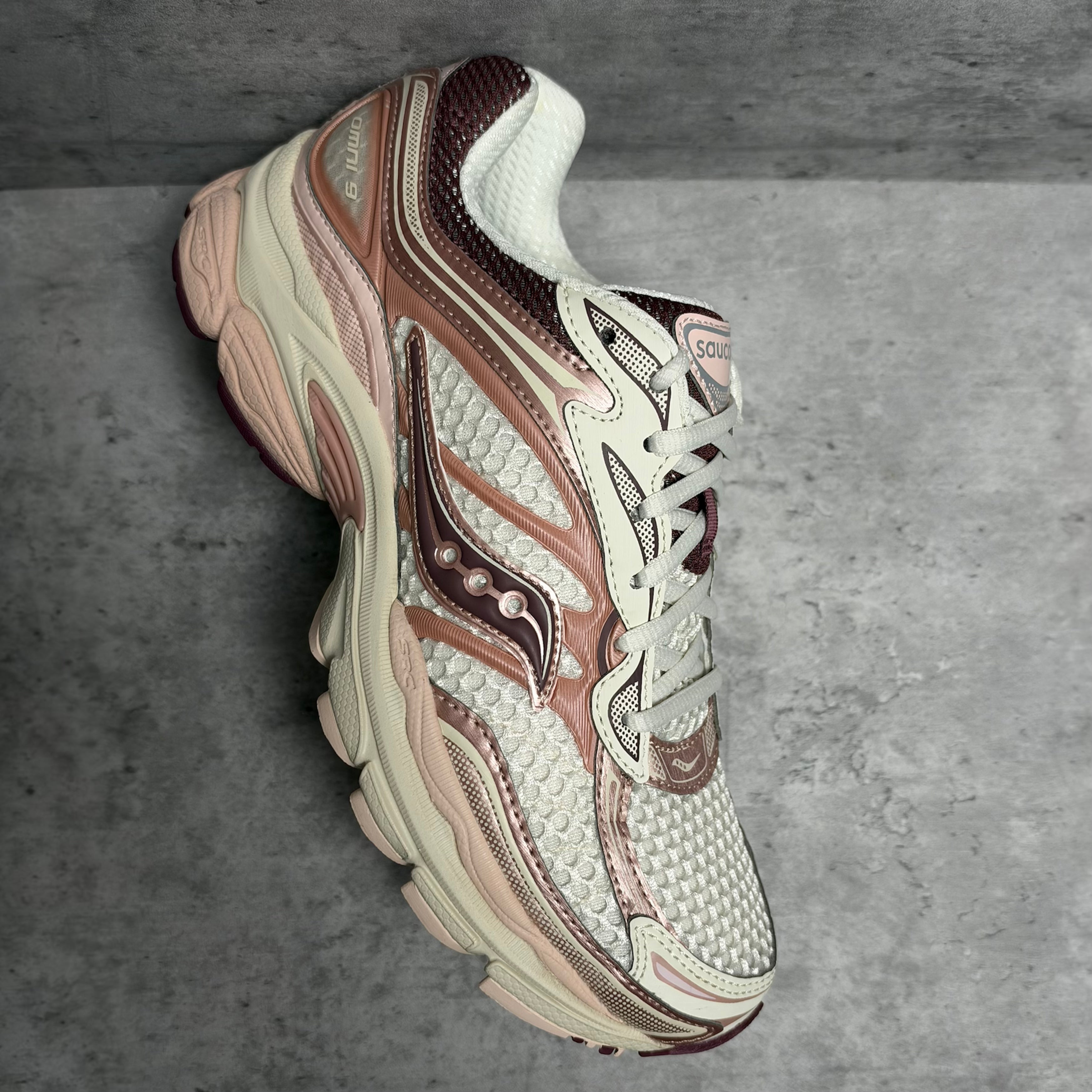 Saucony Pro Grid Omni 9 'Ivory Peony' - Cheshire Creps
