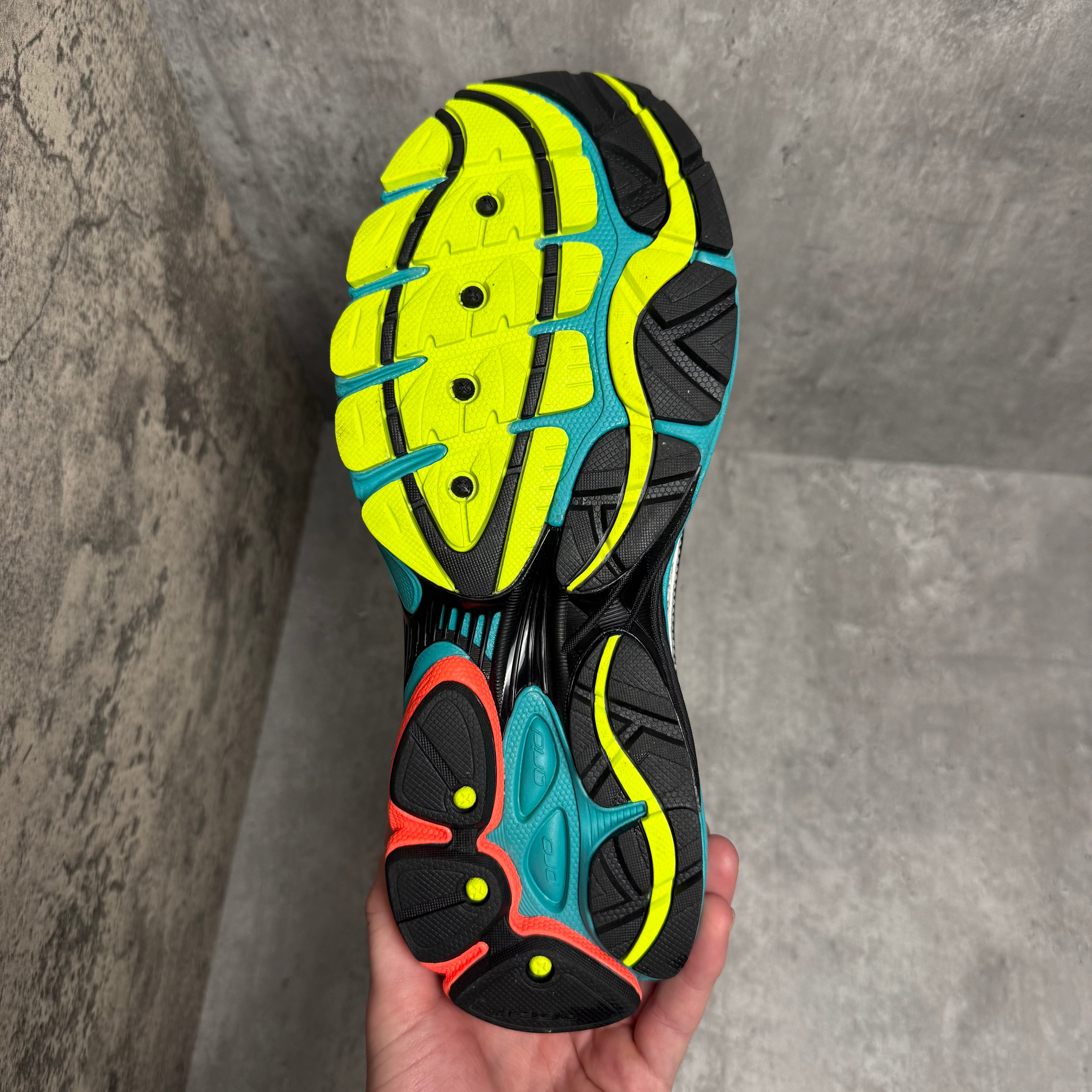 Saucony Pro Grid Omni 9 Mutant - Cheshire Creps