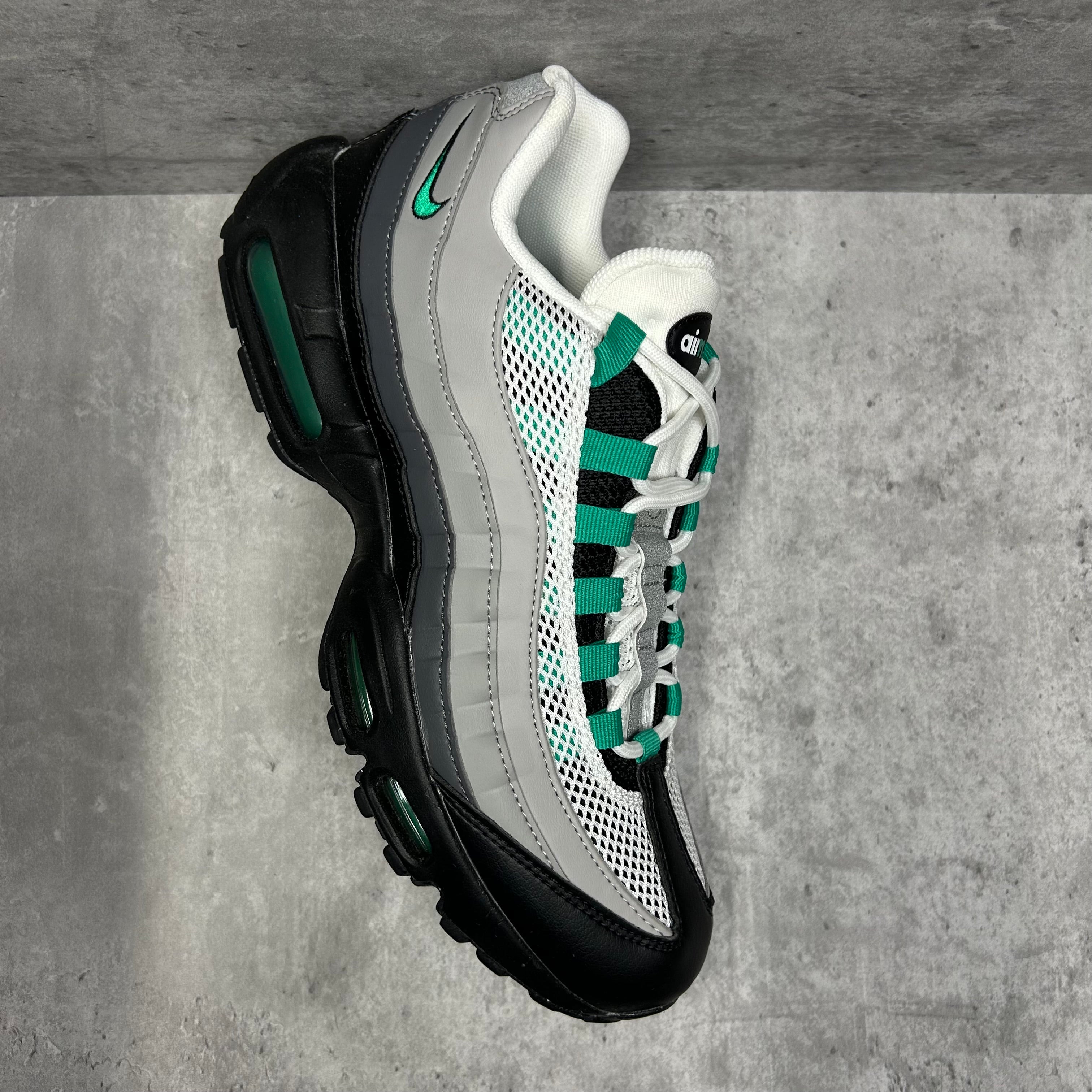 Mint green nike air max deals