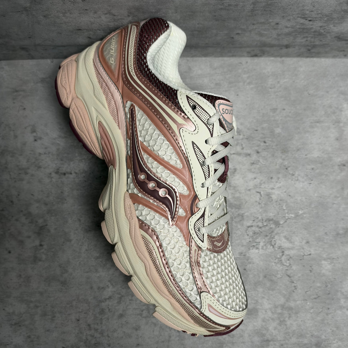 Saucony Pro Grid Omni 9 Ivory Peony