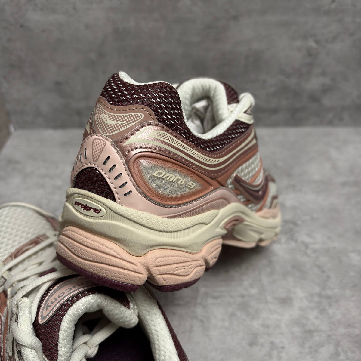 Saucony Pro Grid Omni 9 Ivory Peony