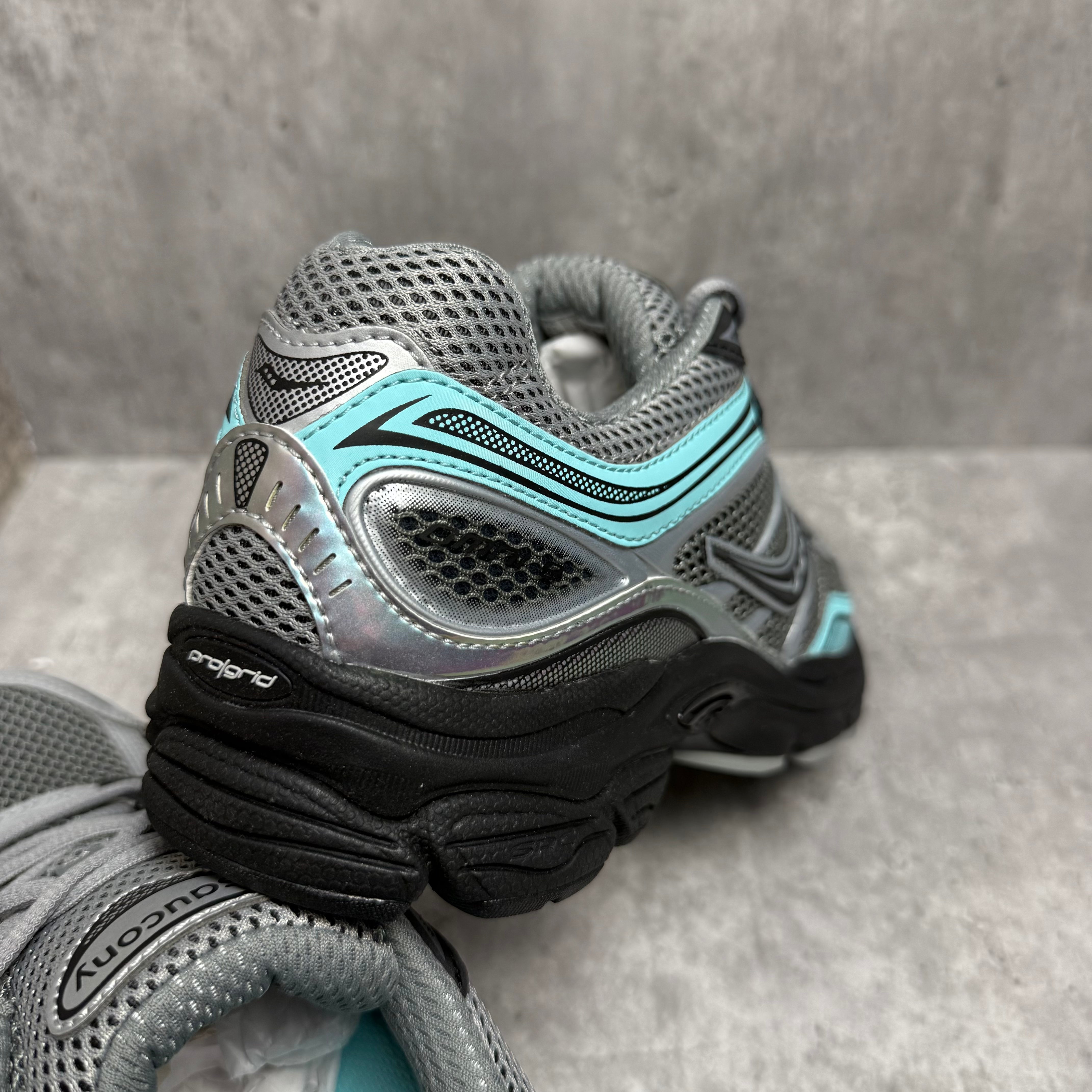 Saucony Pro Grid Omni 9 Fossil Splash