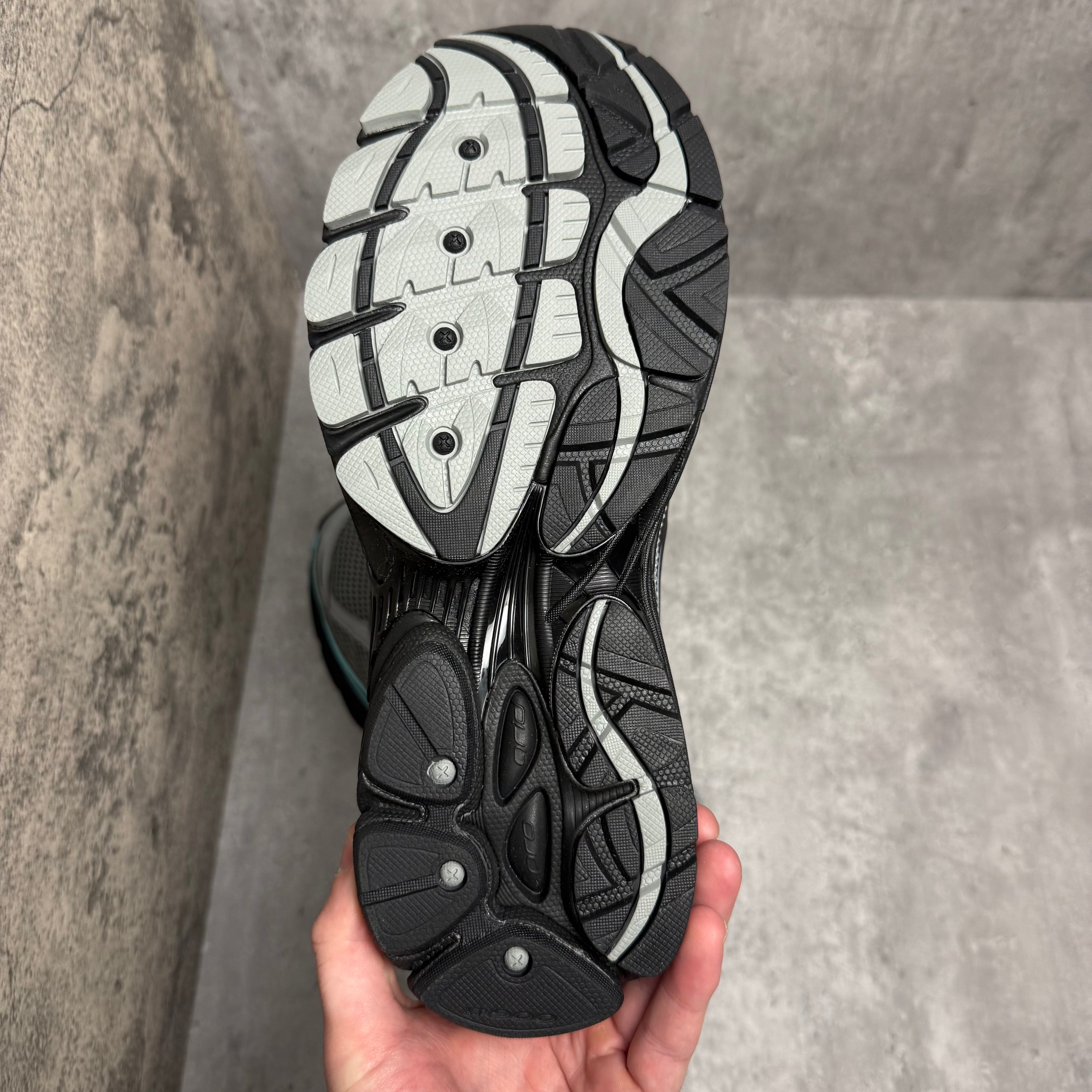 Saucony Pro Grid Omni 9 Fossil Splash
