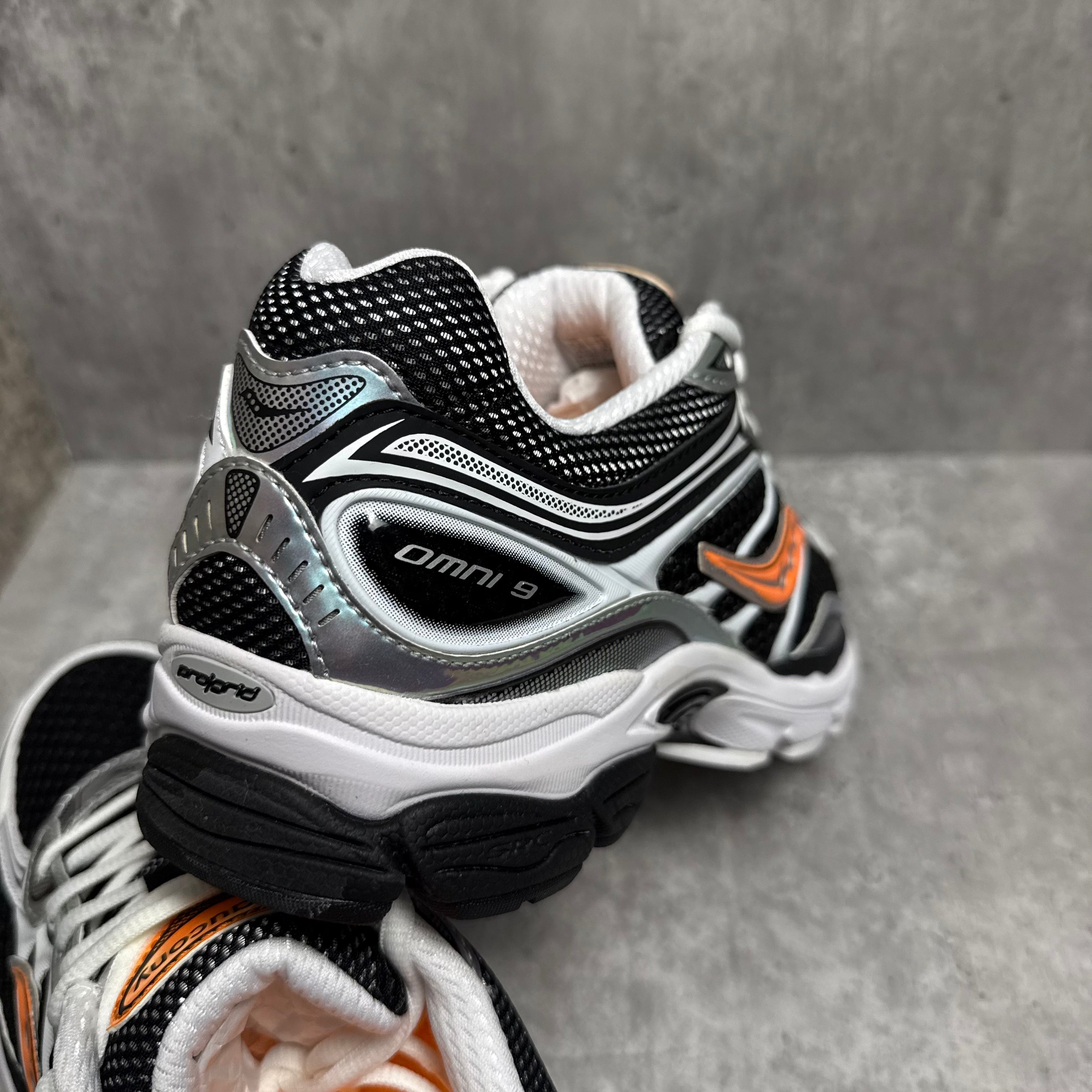Saucony Pro Grid Omni 9 Black Orange