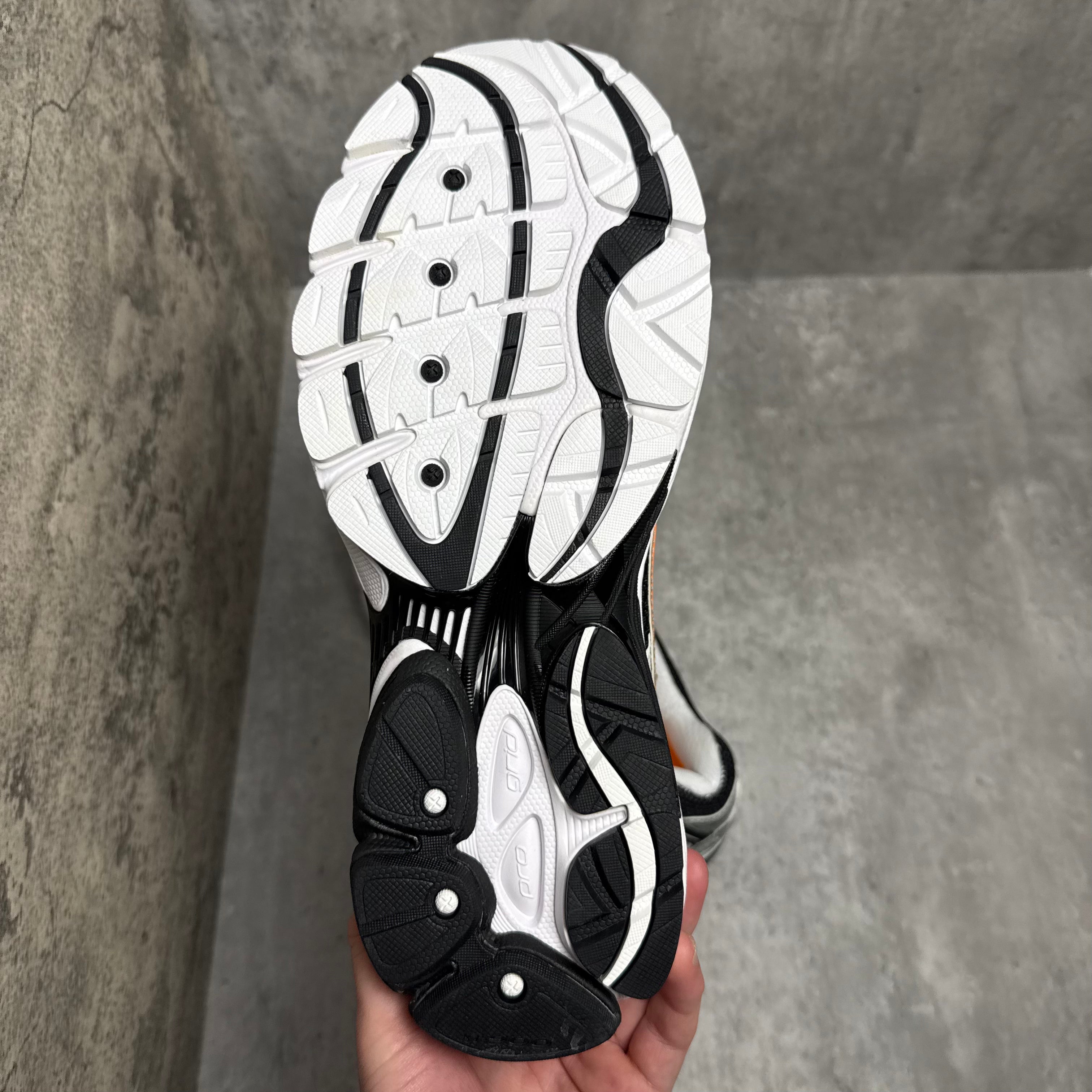 Saucony Pro Grid Omni 9 Black Orange