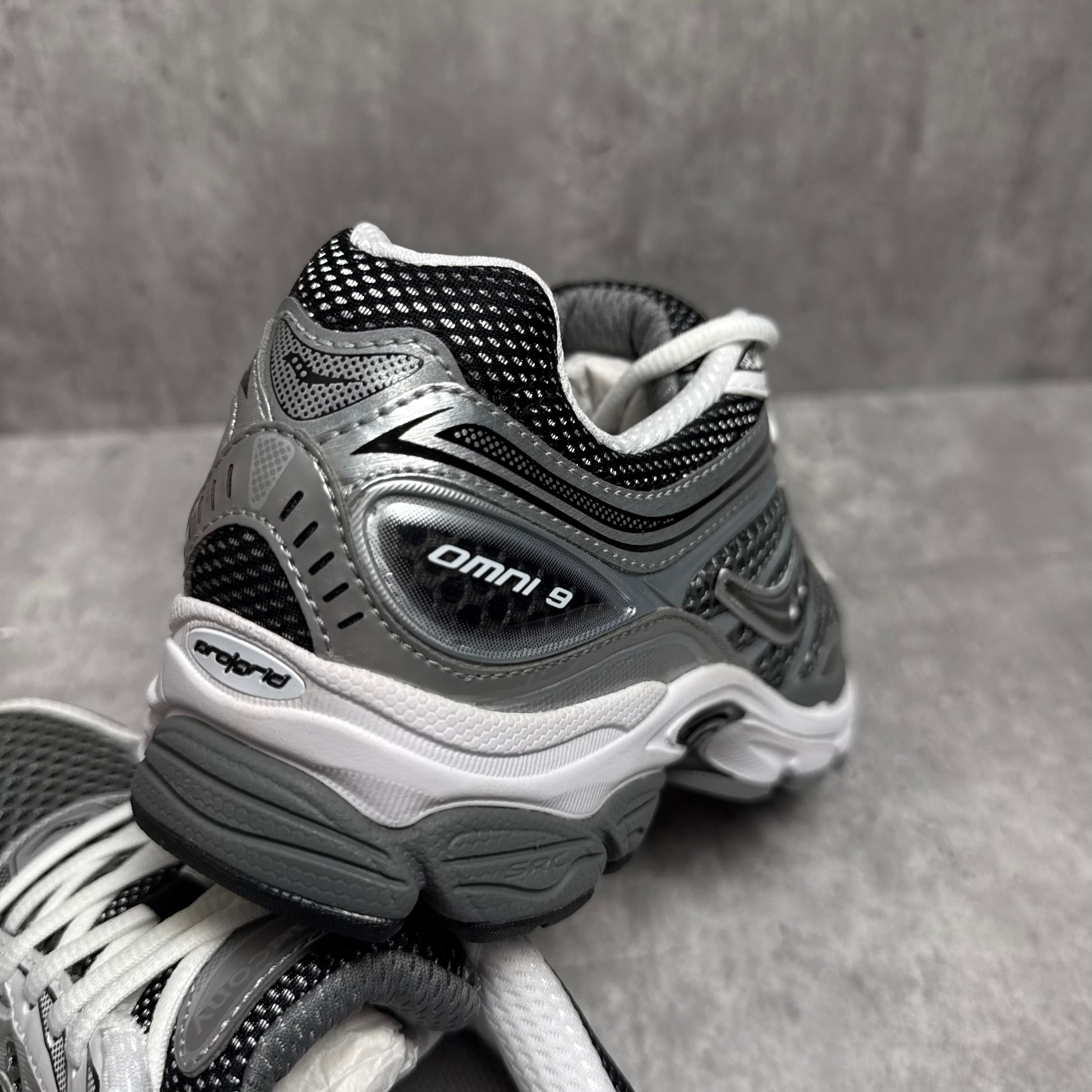 Saucony Pro Grid Omni 9 Silver