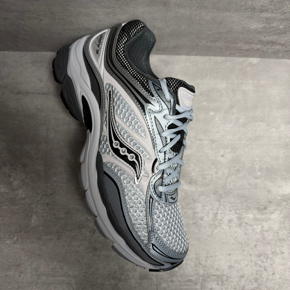 Saucony ProGrid Omni 9 'Microchip'