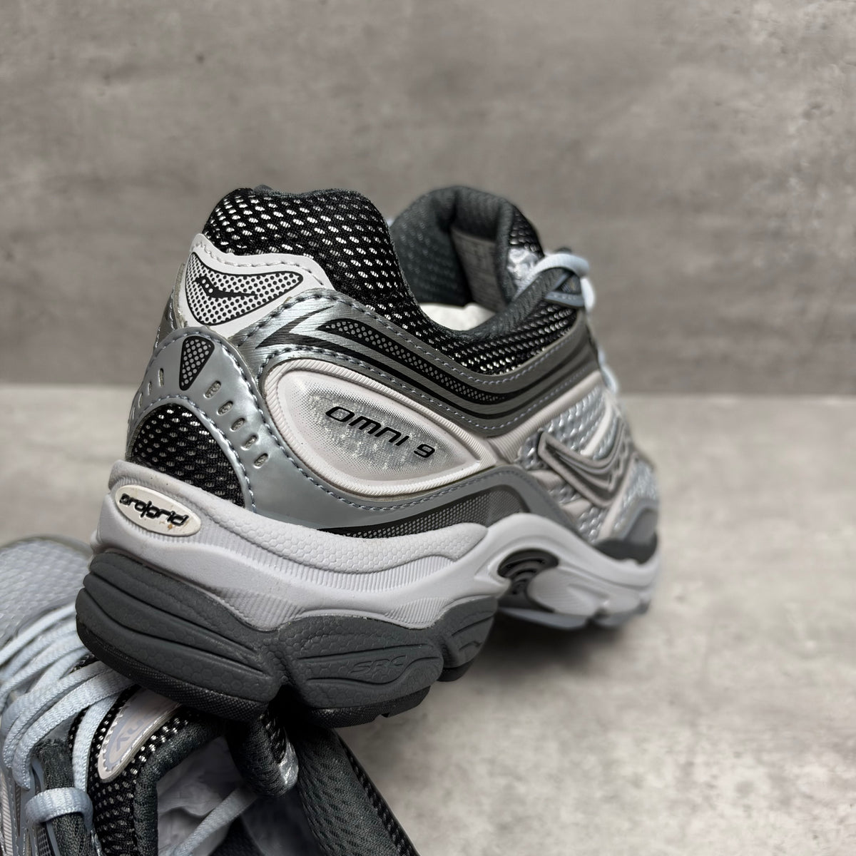 Saucony ProGrid Omni 9 'Microchip'
