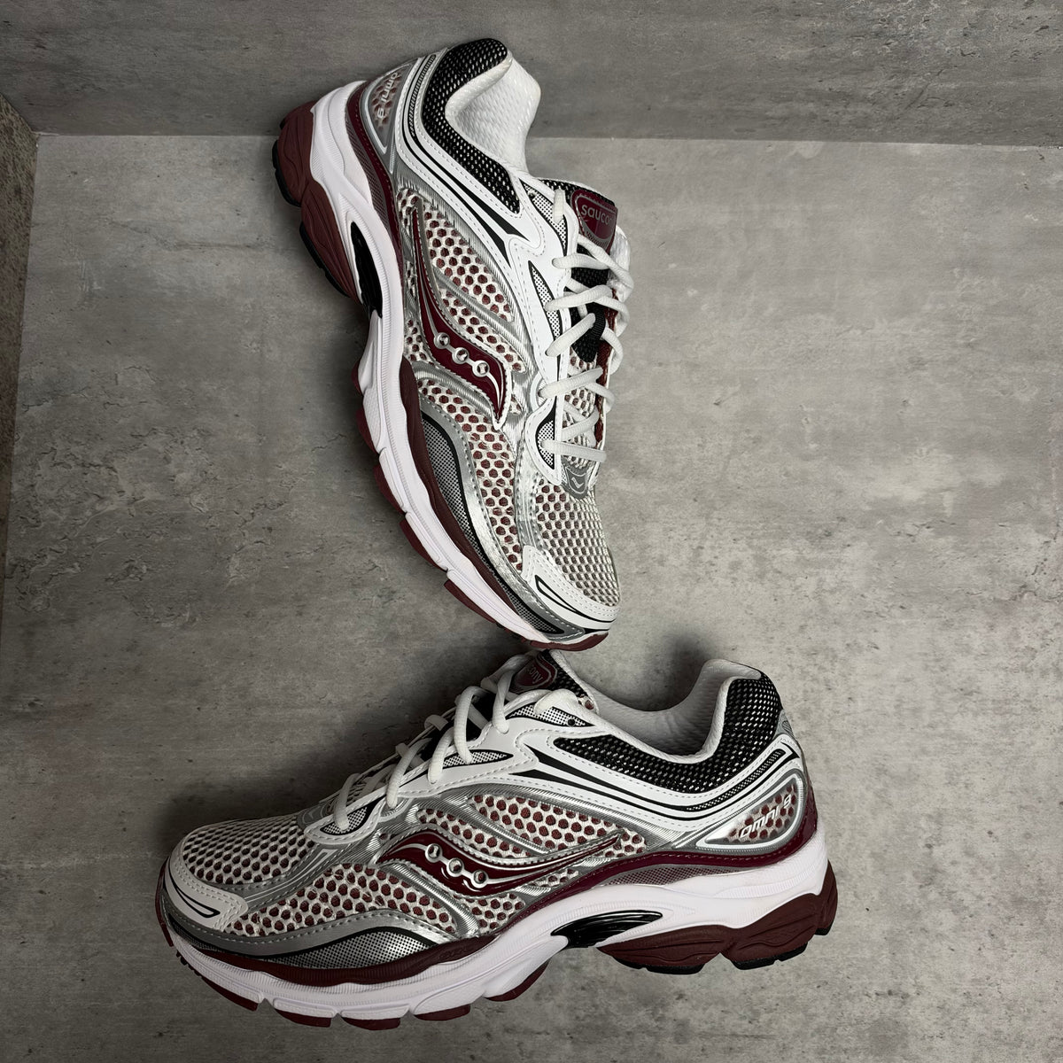 Saucony Progrid Omni 9 'White / Maroon'