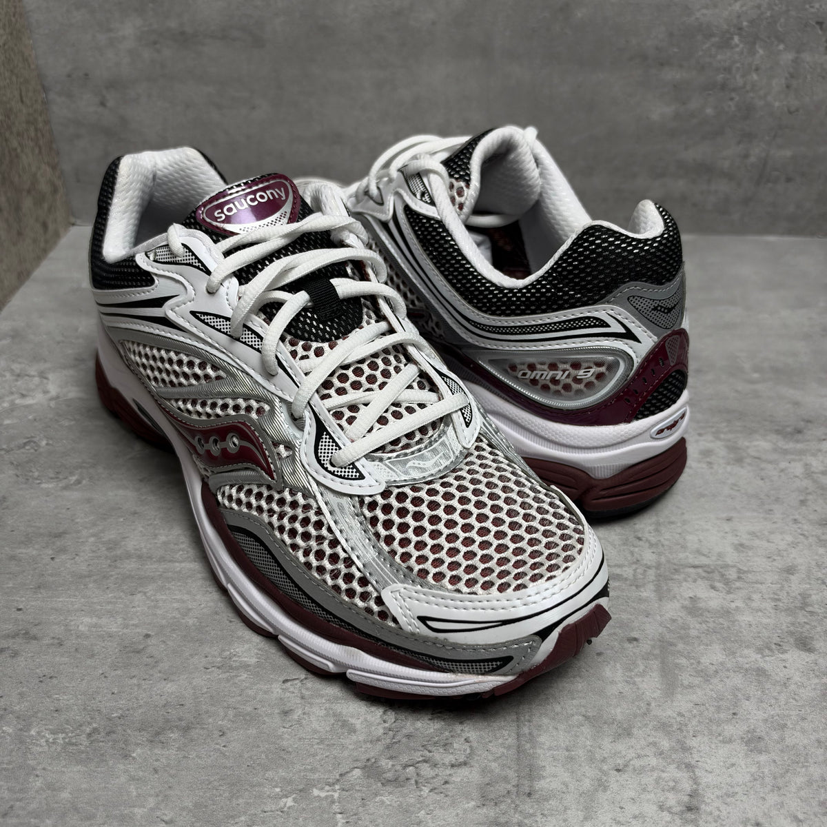 Saucony Progrid Omni 9 'White / Maroon'