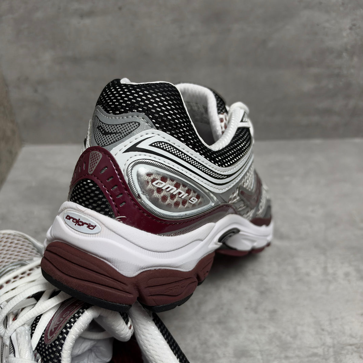 Saucony Progrid Omni 9 'White / Maroon'