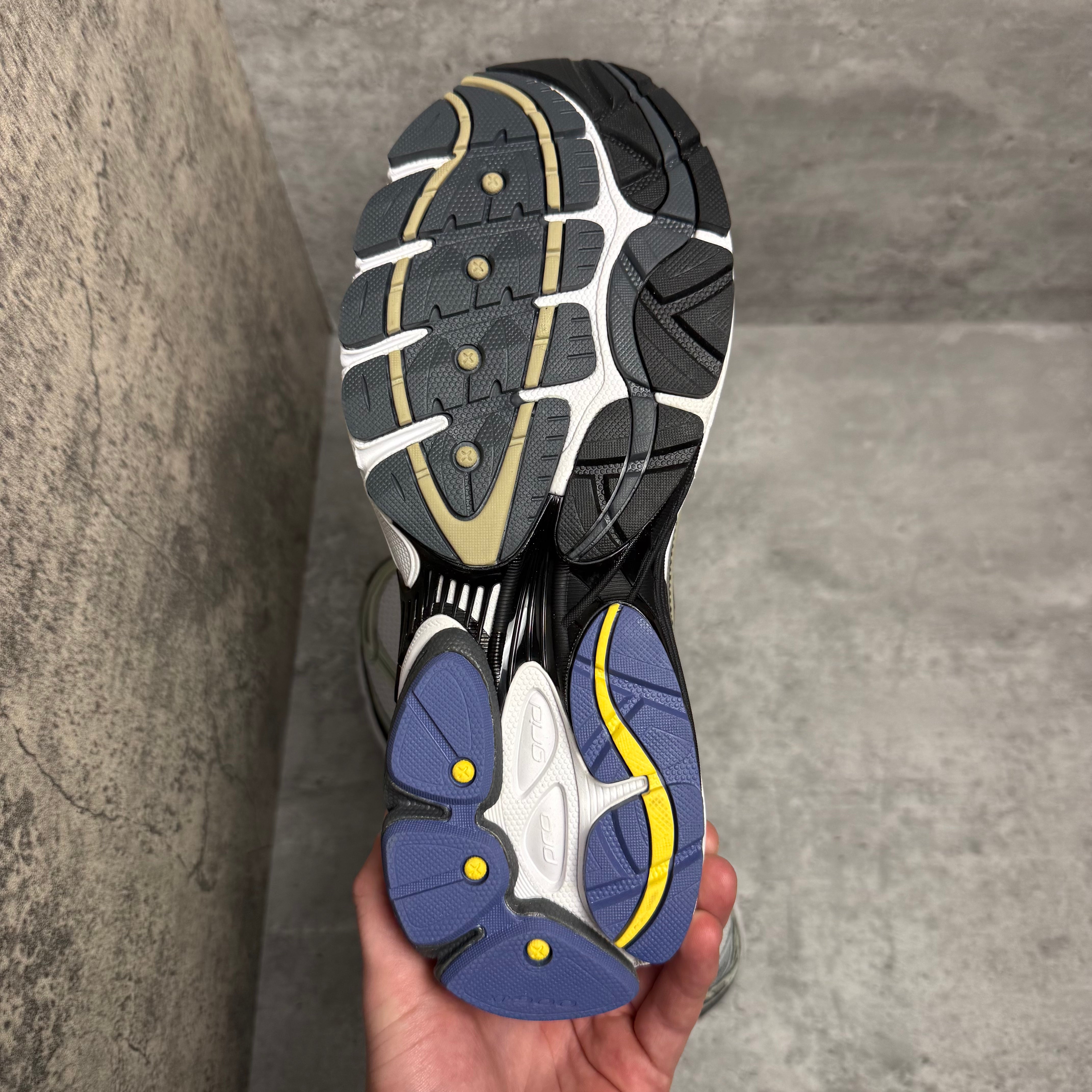 Saucony Pro Grid Omni 9 Volt Navy
