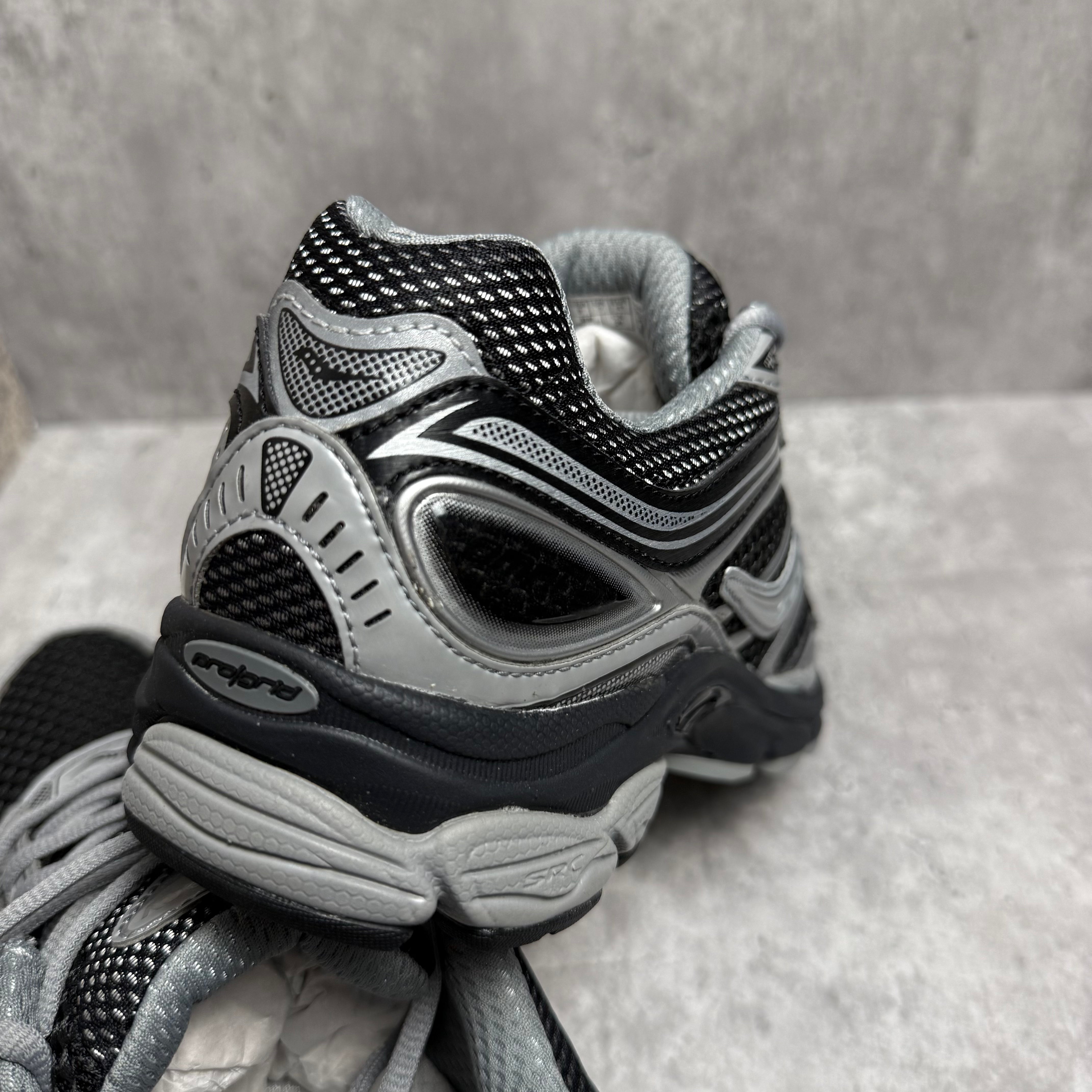 Saucony Pro Grid Omni 9 Black Silver