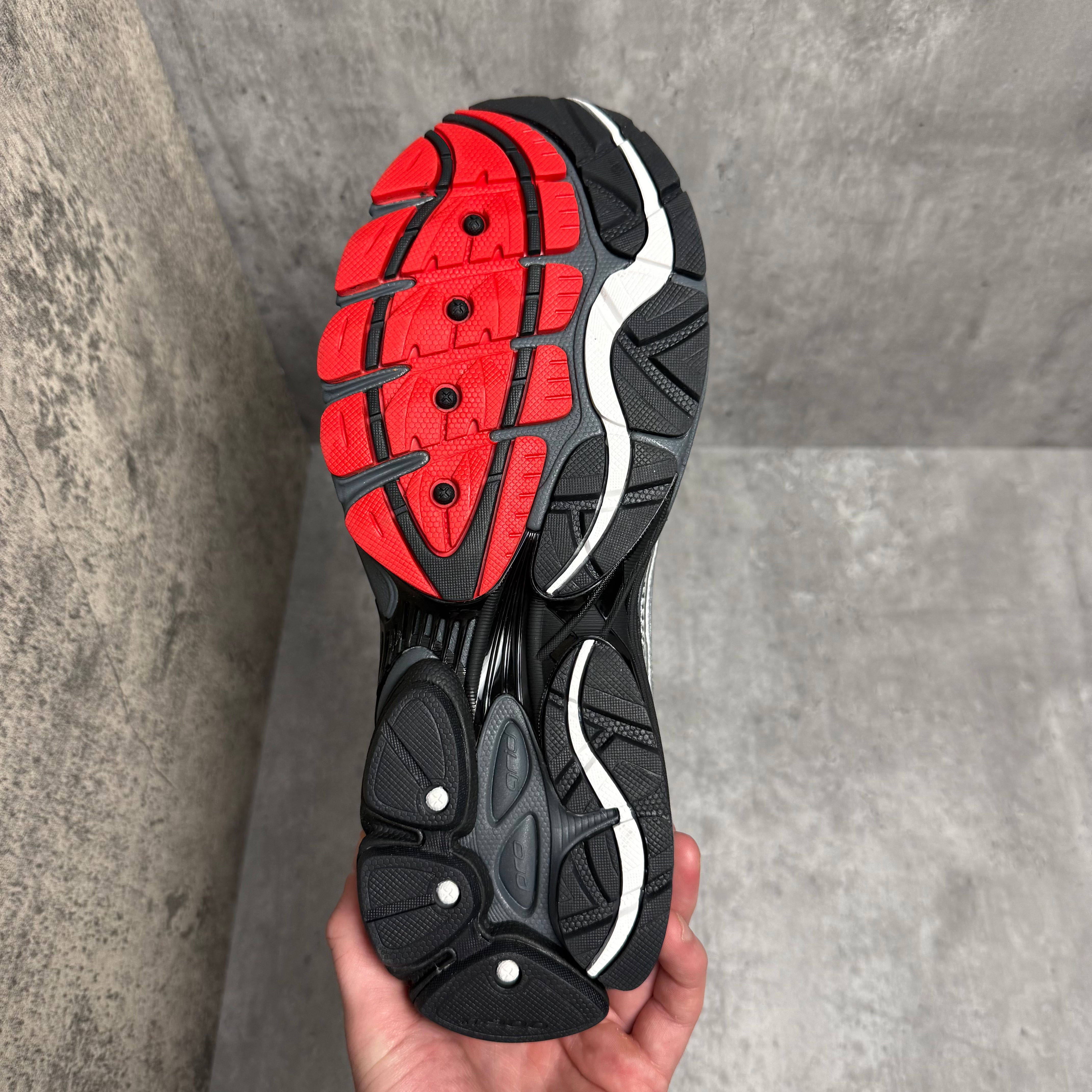 Saucony Pro Grid Omni 9 Crimson Red