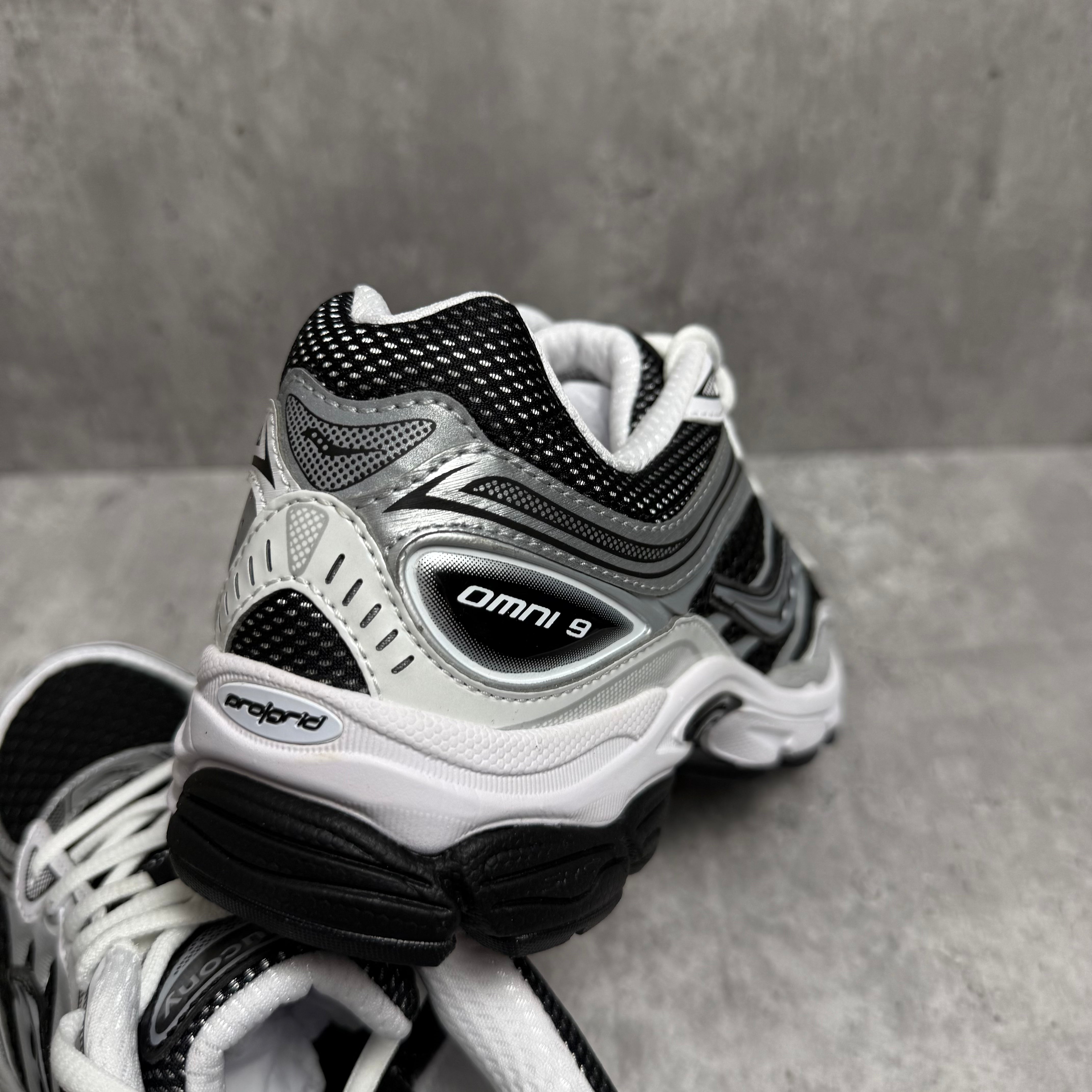 Saucony Pro Grid Omni 9 Black White