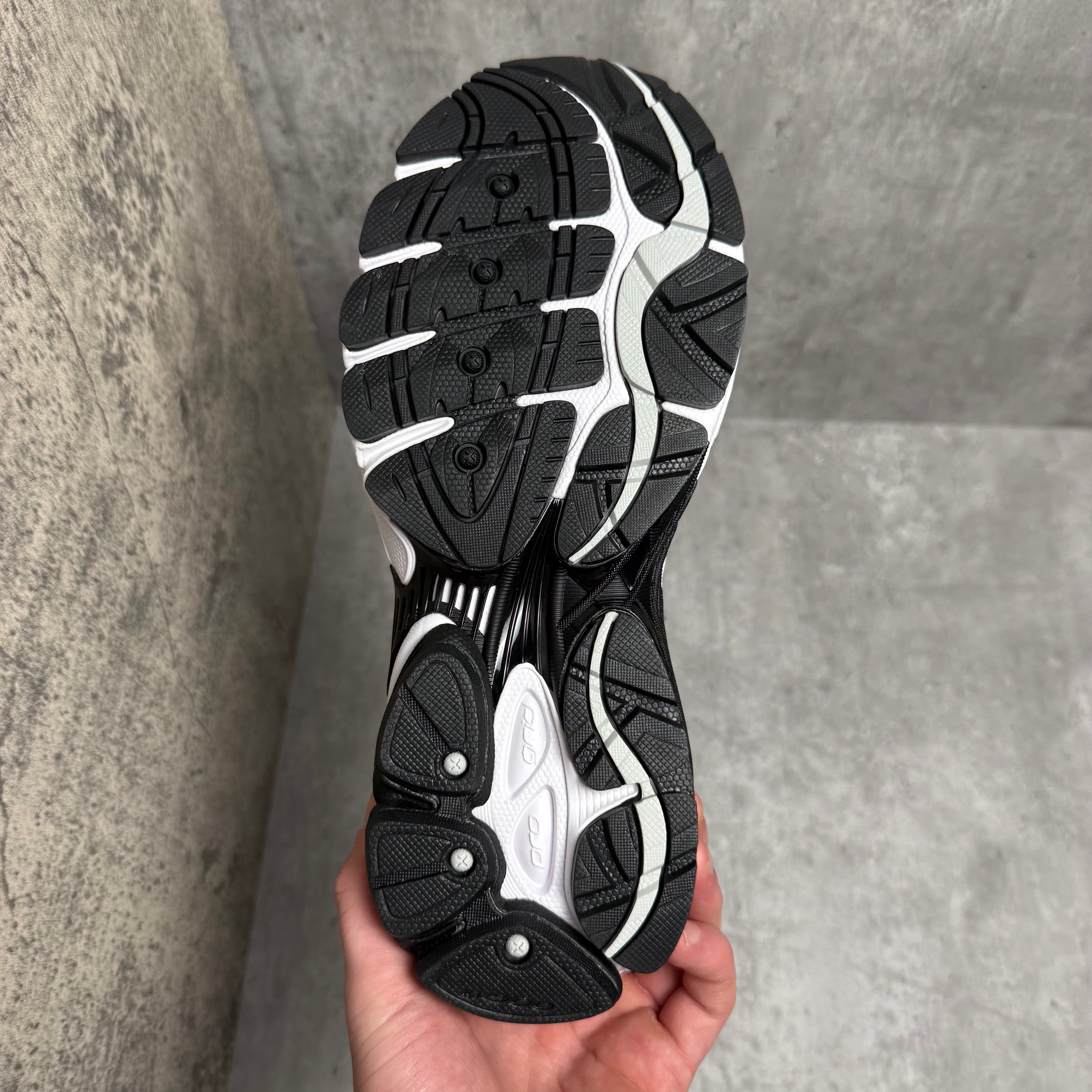 Saucony Pro Grid Omni 9 Black White