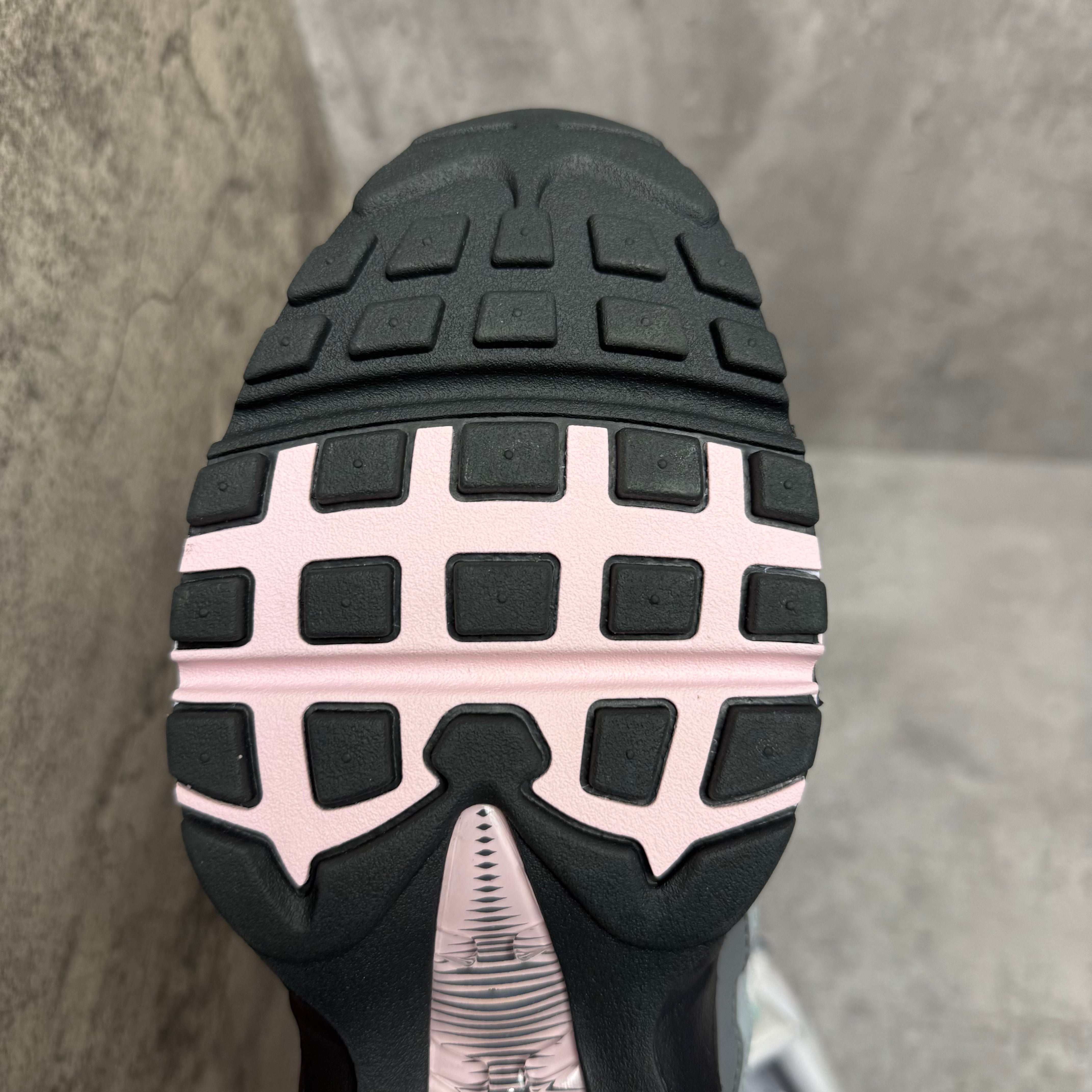 Nike Airmax 95 Apple Pink - Cheshire Creps