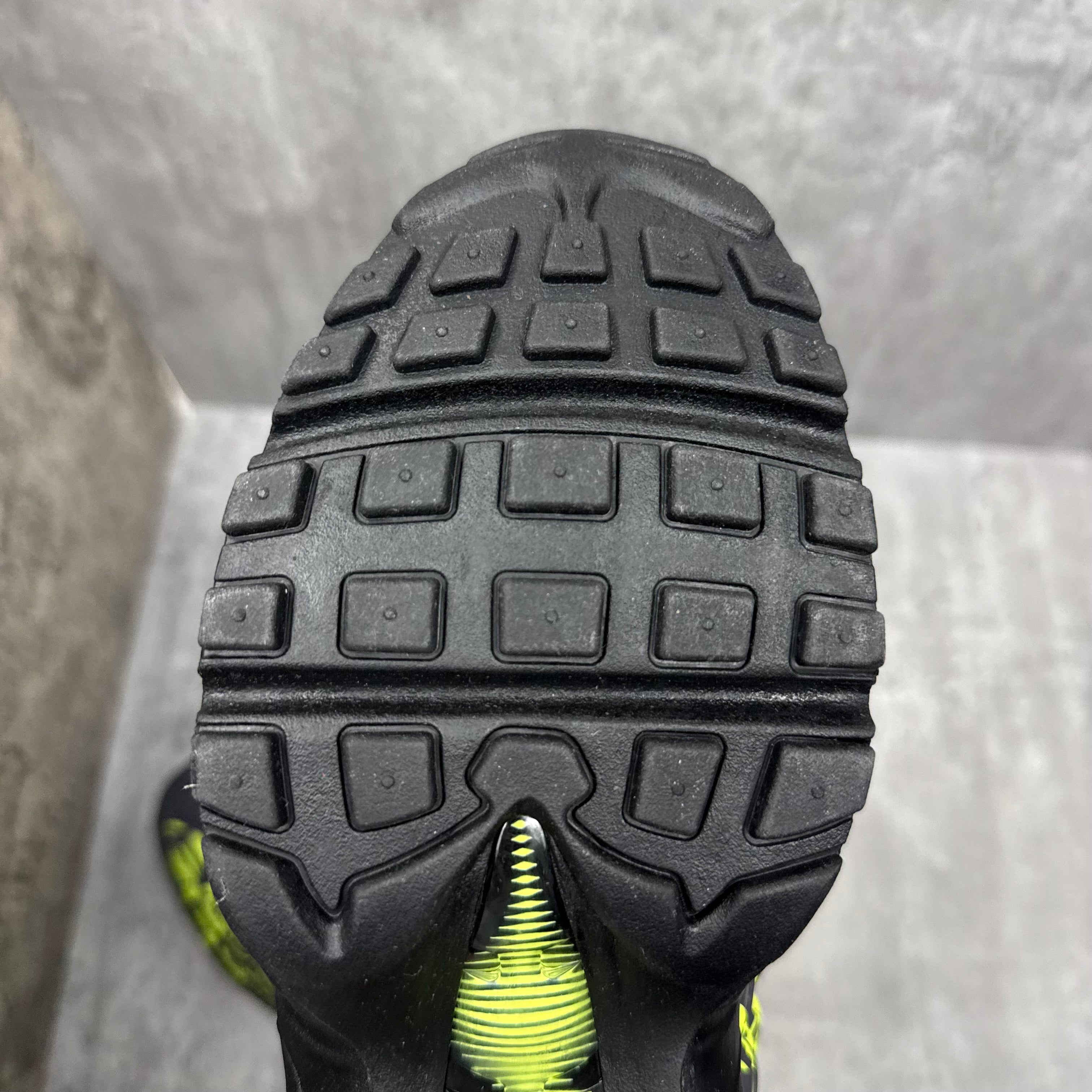 Nike Airmax 95 Neon Logo - Cheshire Creps 