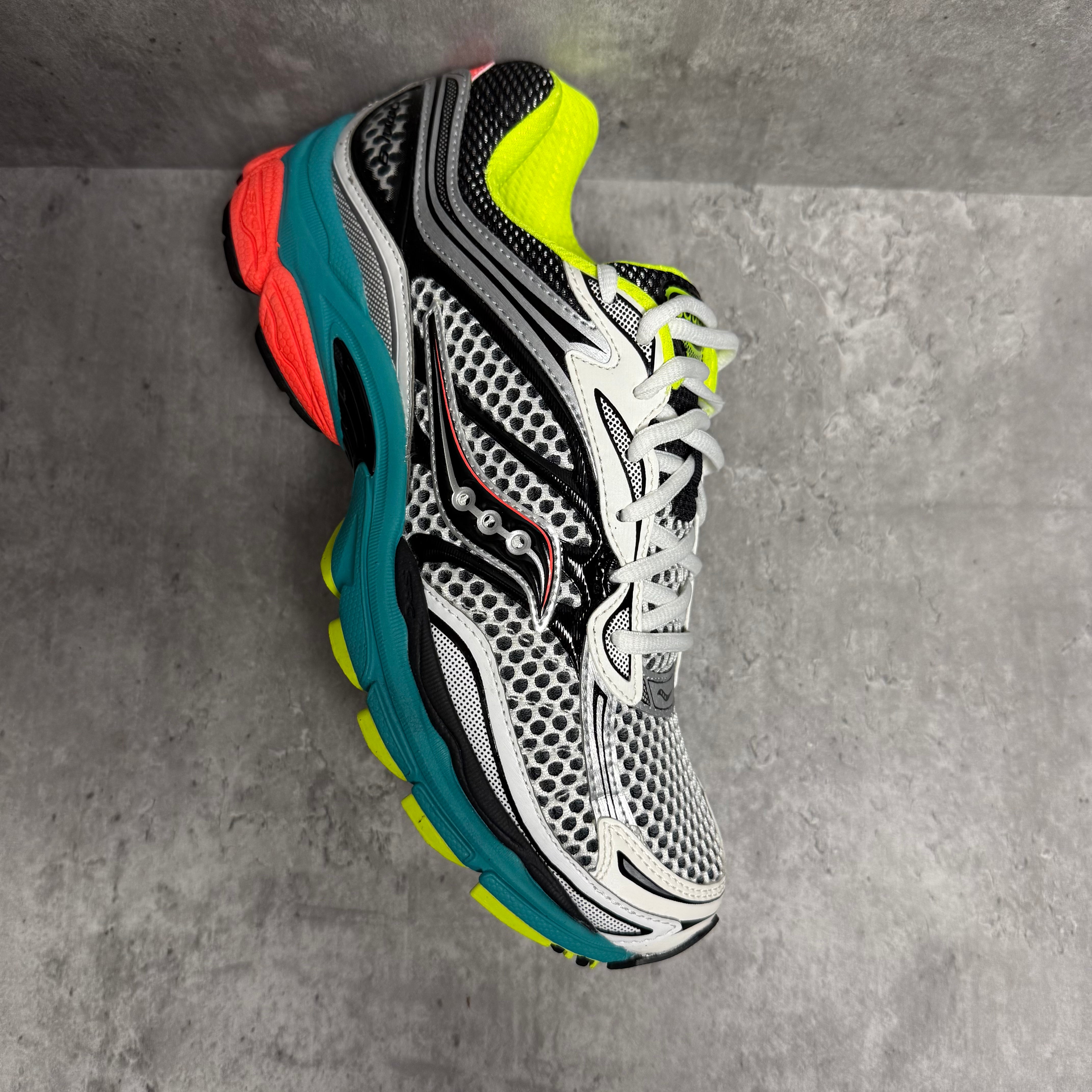 Saucony Pro Grid Omni 9 Mutant - Cheshire Creps