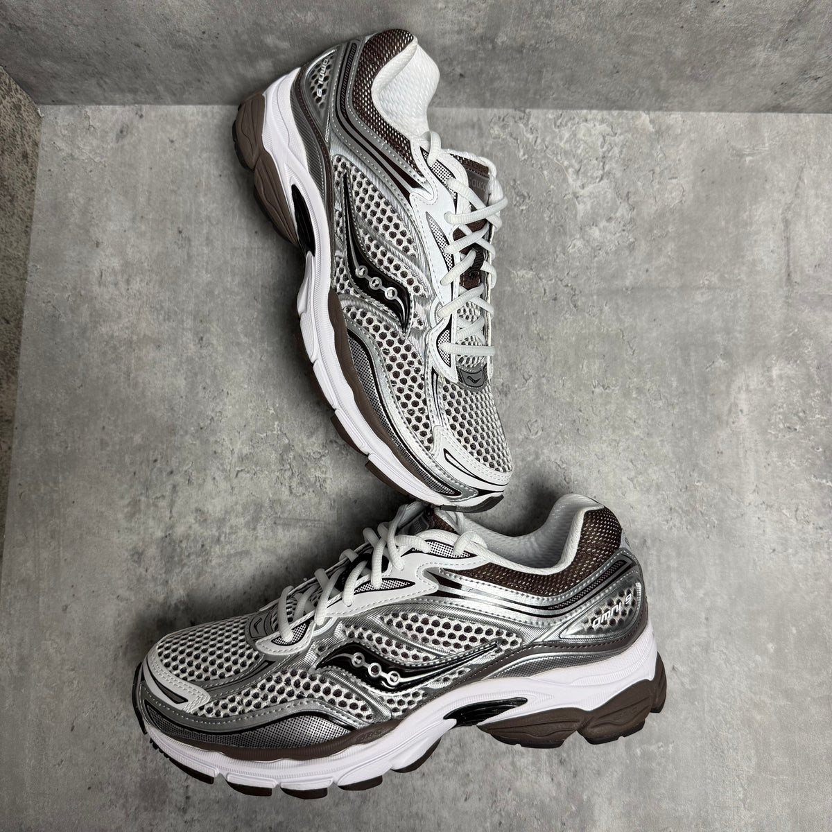 Saucony Pro Grid Omni 9 White Brown - Cheshire Creps