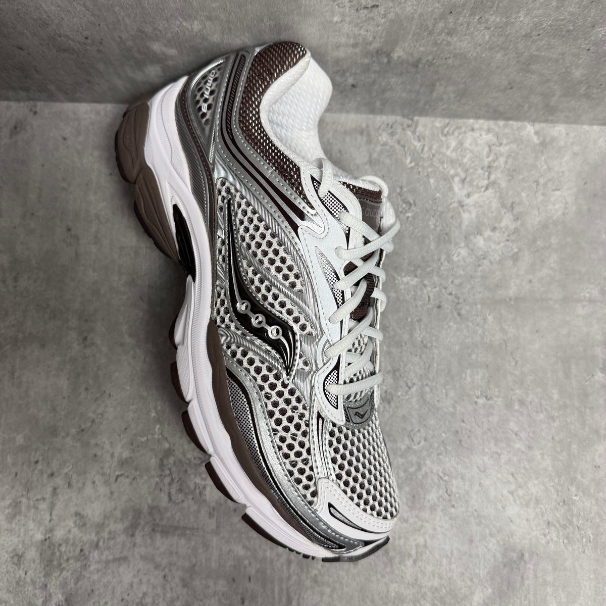 Saucony Pro Grid Omni 9 White Brown - Cheshire Creps