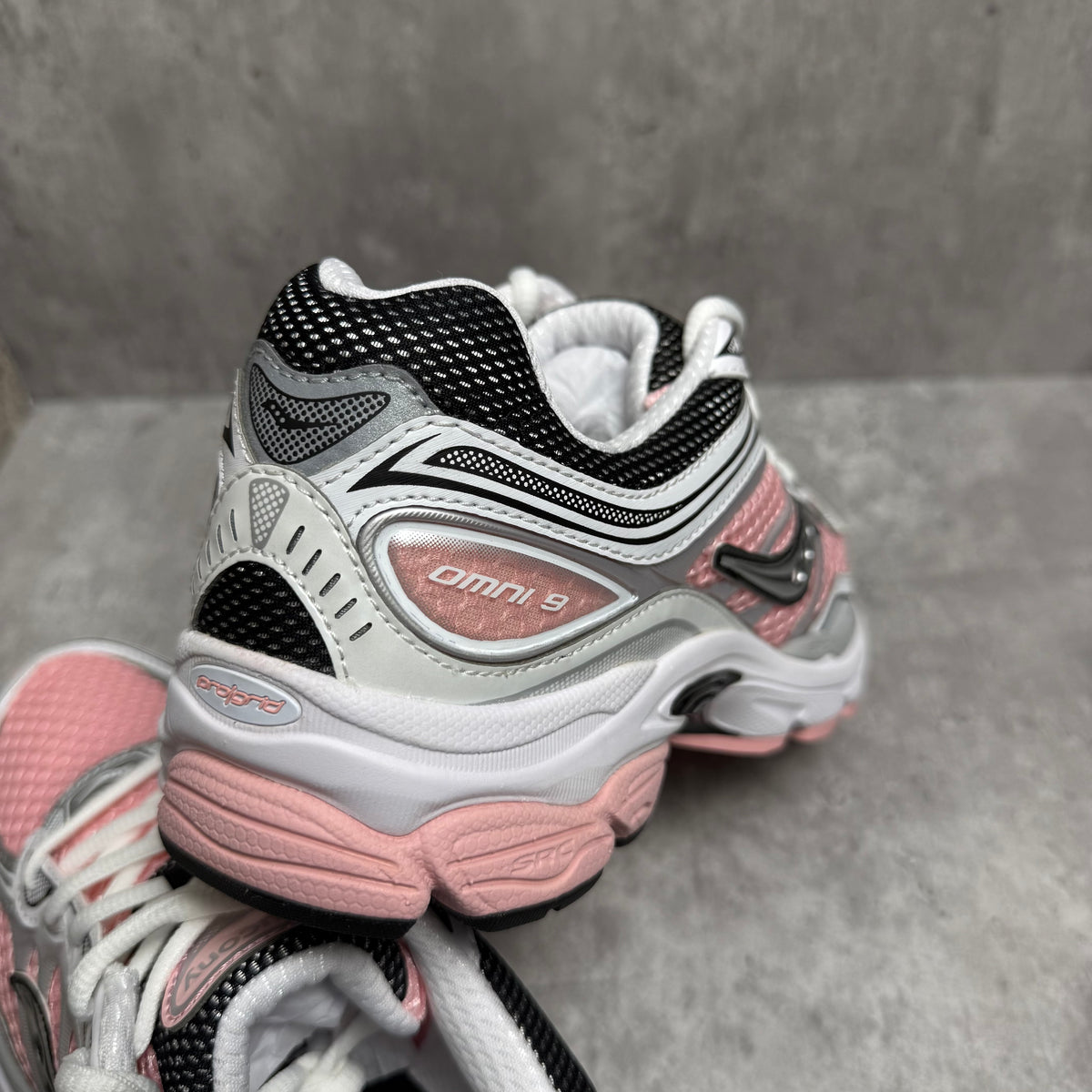 Saucony Pro Grid Omni 9 White Touch - Cheshire Creps