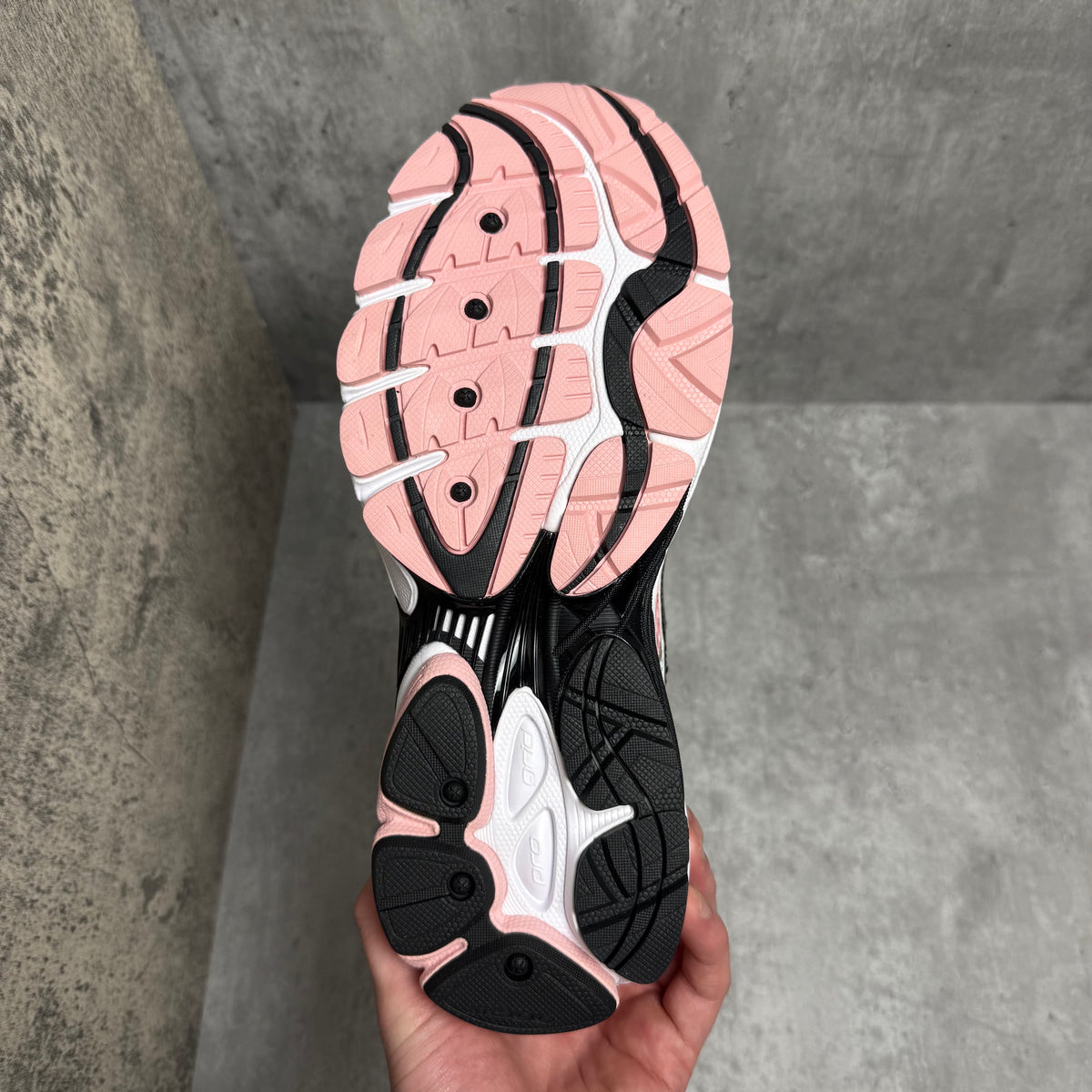 Saucony Pro Grid Omni 9 White Touch - Cheshire Creps